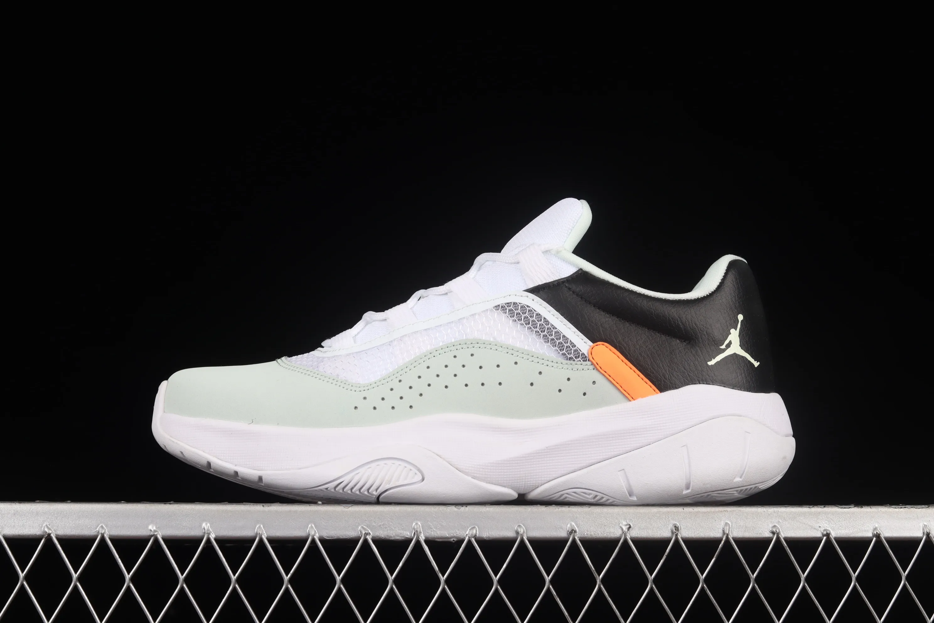 All categories Air Jordan Jordan series basketball shoes Air Jordan 11 Air Jordan 11 CMFT Low AJ11 Joe 11 white black green low-top anti-slip shock-absorbing basketball shoes CW0784-300